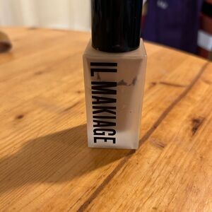 IL MAKIAGE Tan Foundation